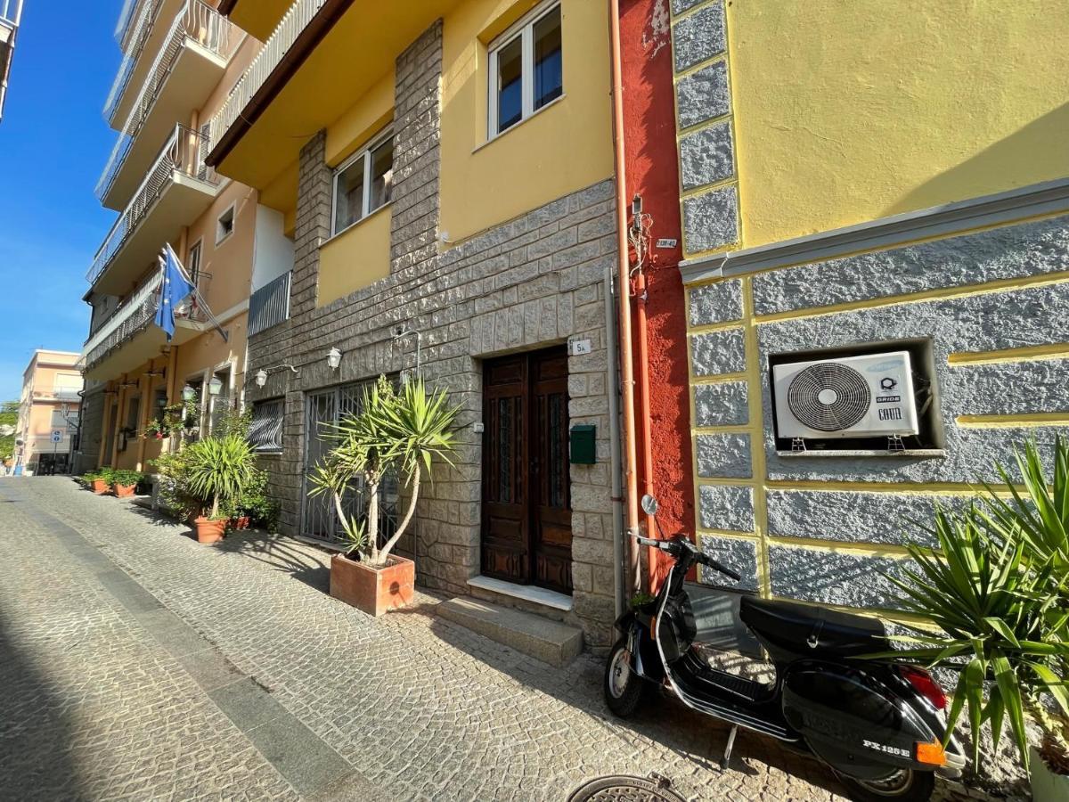 Back To The Past Apartment Olbia Ngoại thất bức ảnh
